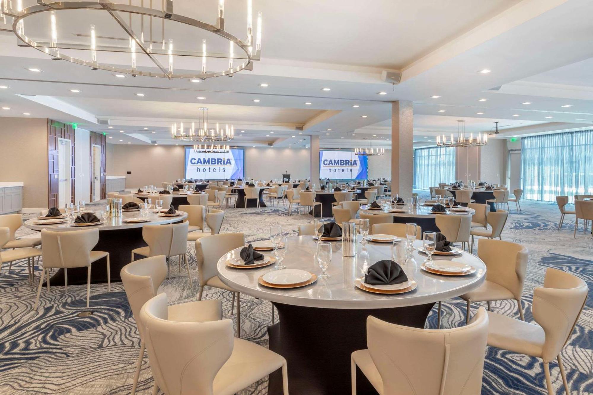 Cambria Hotel Waco University Riverfront Экстерьер фото
