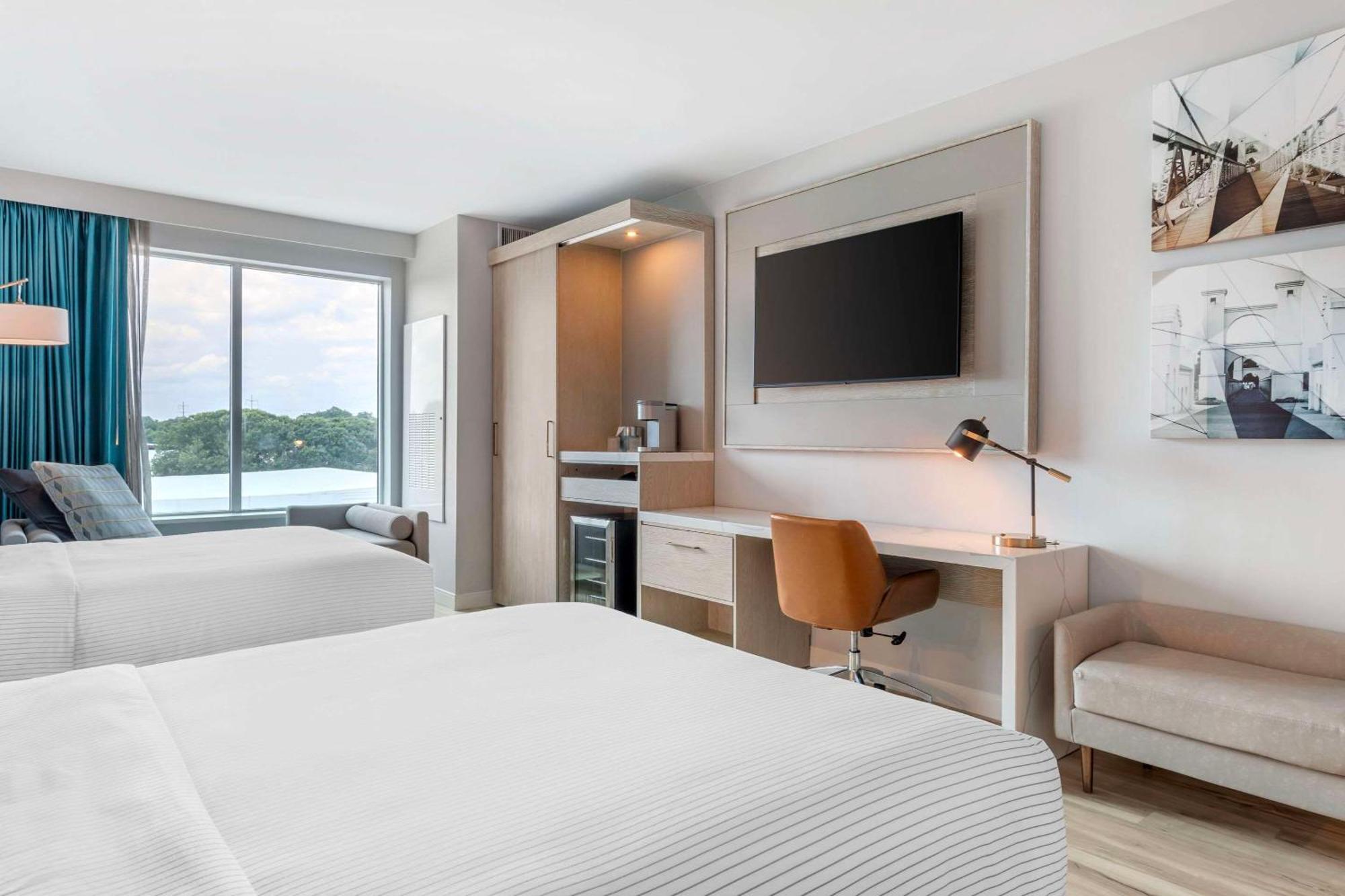 Cambria Hotel Waco University Riverfront Экстерьер фото