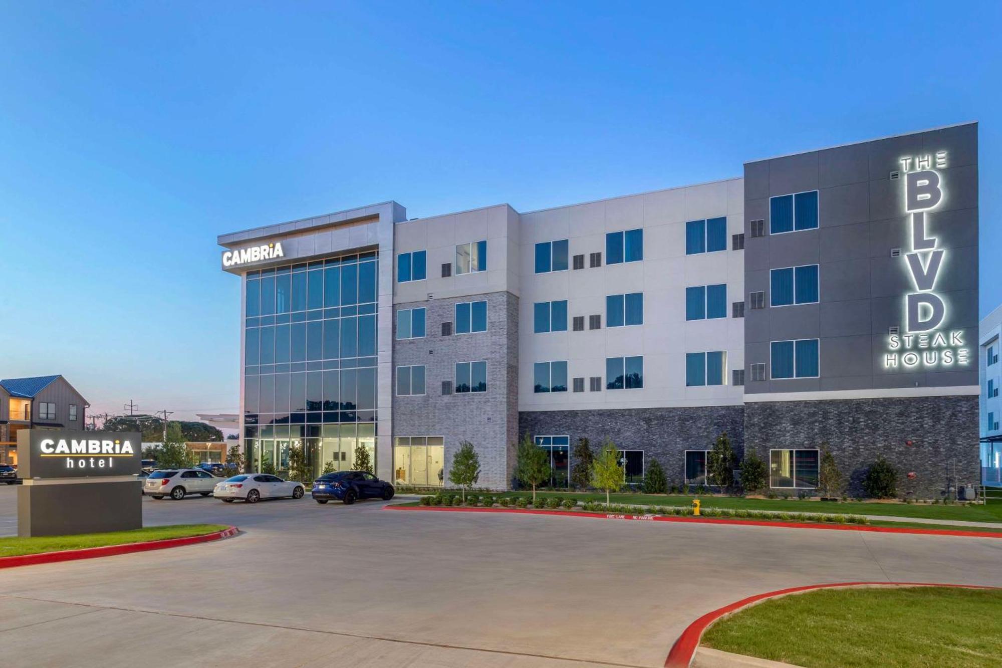 Cambria Hotel Waco University Riverfront Экстерьер фото